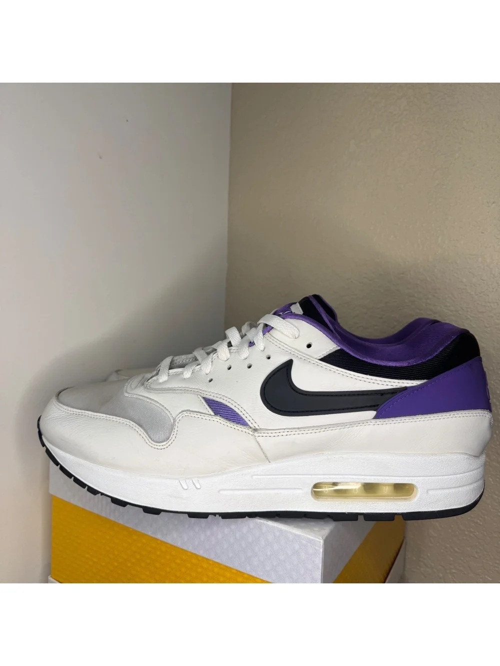 Nike Men’s White Black Purple Air Max Low-Top Sneakers